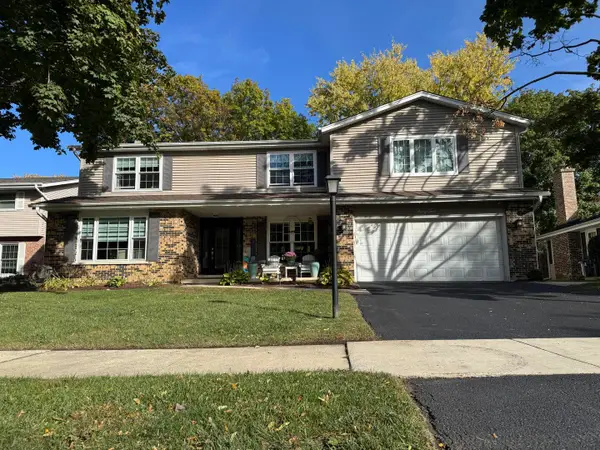 32 Westmoreland Lane, Naperville, IL 60540