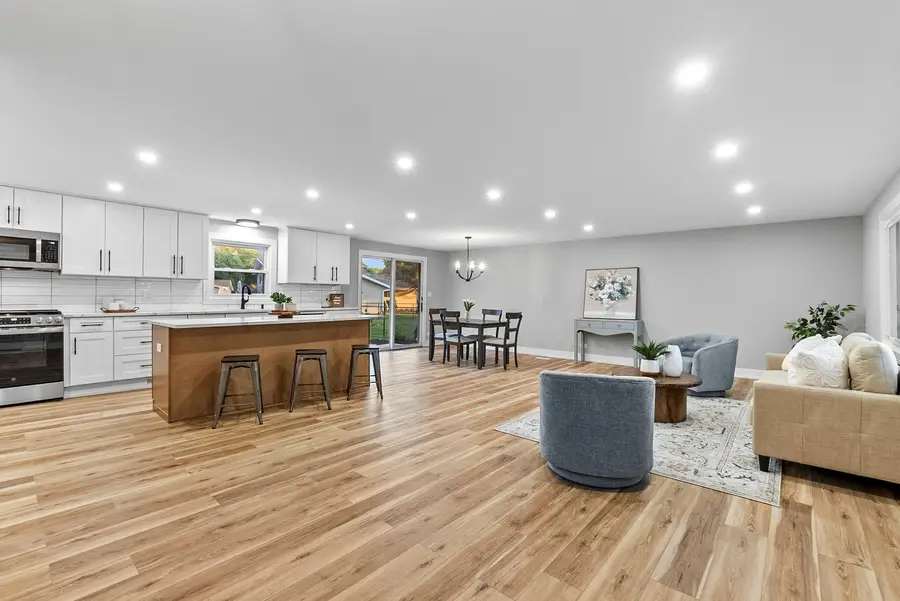 305 Williams Drive, Schaumburg, IL 60193 - Image #2