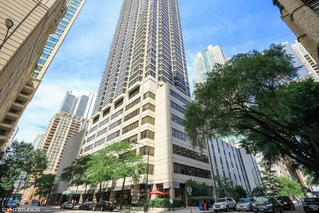 30 E Huron Street #3005, Chicago, IL 60611 - Image #1