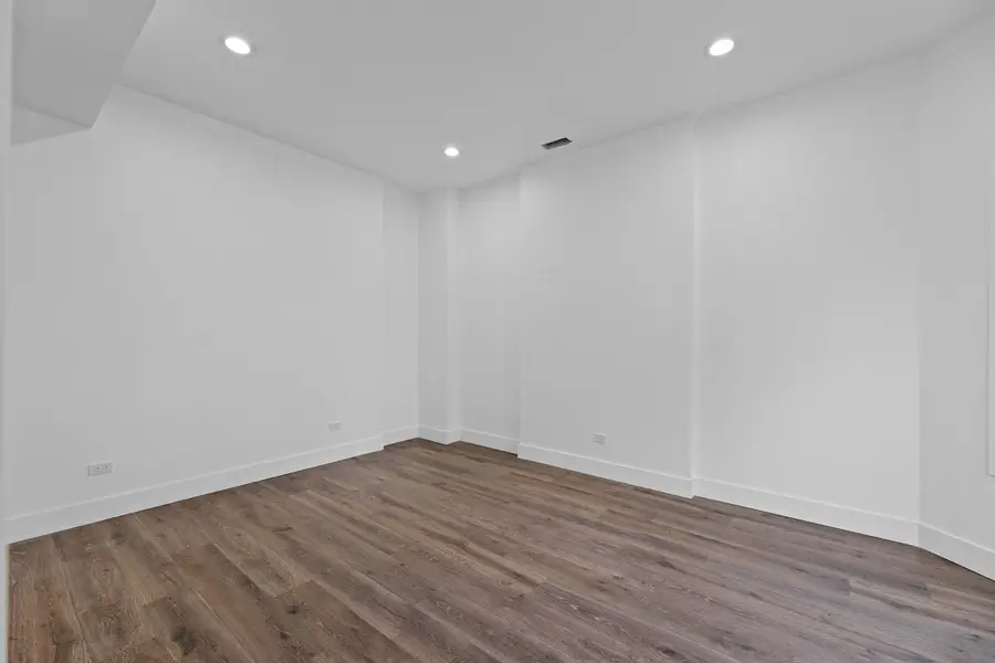 1421 E 69th Place, Chicago, IL 60637 - Image #3