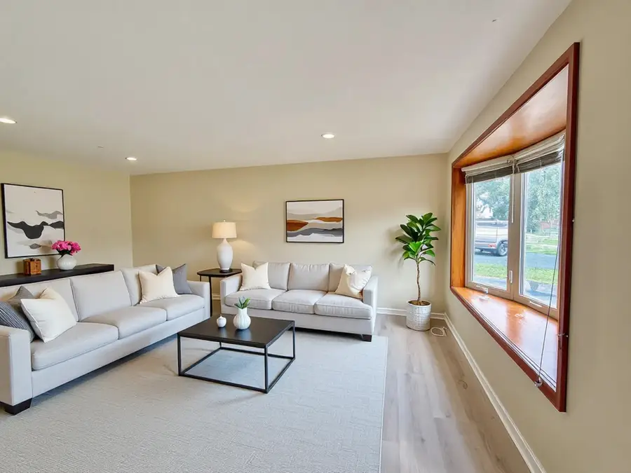 163 W Raye Drive, Chicago Heights, IL 60411 - Image #2