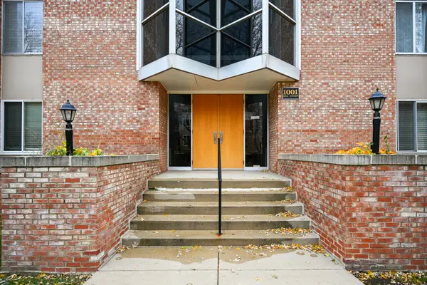 Address Withheld By Seller, Naperville, IL 60563