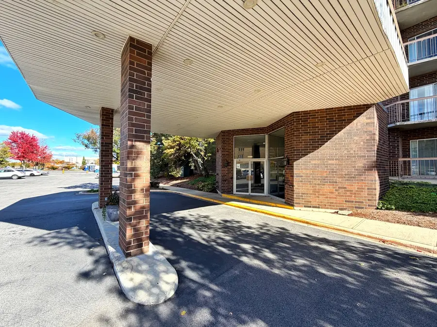 2201 S Grace Street #604, Lombard, IL 60148 - Image #2