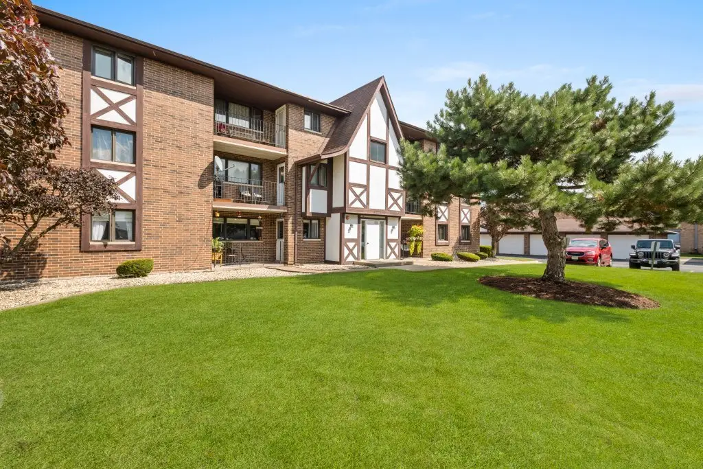10531 S Roberts Road S #2D, Palos Hills, IL 60465 - Image #1