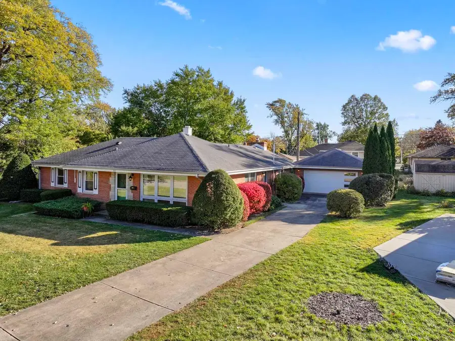 1437 E Emmerson Lane, Mount Prospect, IL 60056 - Image #2