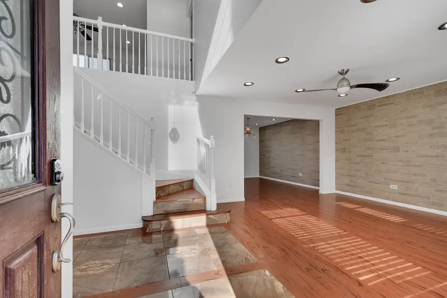 275 Clifton Lane, Bolingbrook, IL 60440 - Image #2