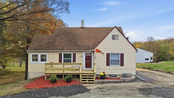 1127 4th Avenue, Dixon, IL 61021