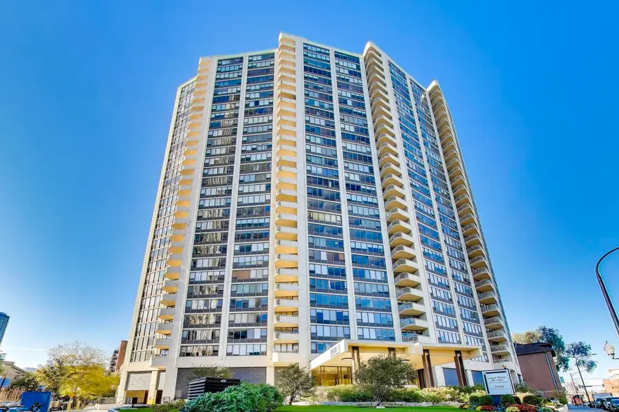 3930 N Pine Grove Avenue #2912, Chicago, IL 60613 - Image #2
