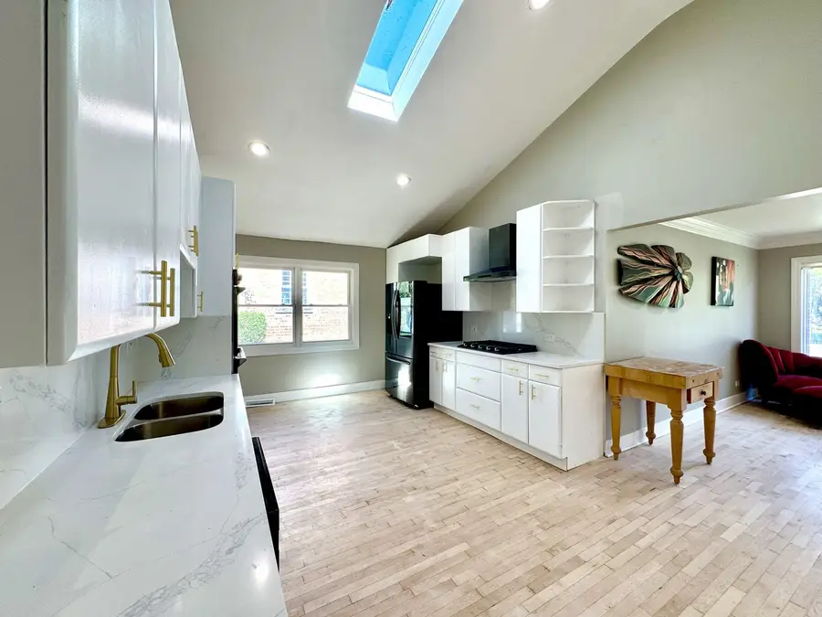 7226 N Kildare Avenue, Lincolnwood, IL 60712 - Image #3