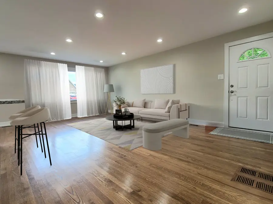 6437 W 82nd Street, Burbank, IL 60459 - Image #2