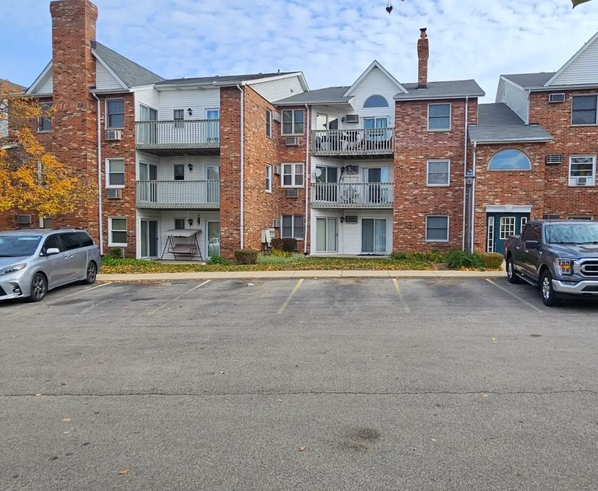 4304 W Shamrock Lane #1A, McHenry, IL 60050 - Image #1