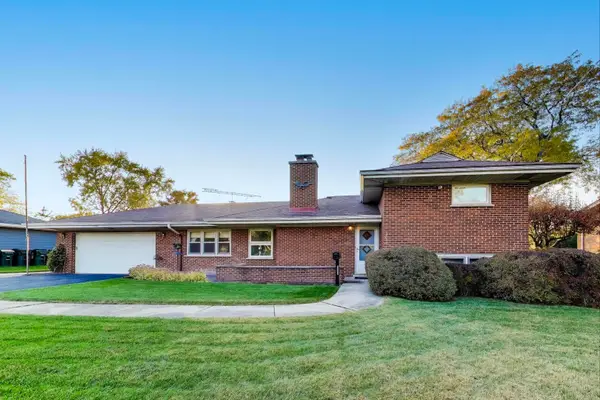 2240 N Western Avenue, Park Ridge, IL 60068