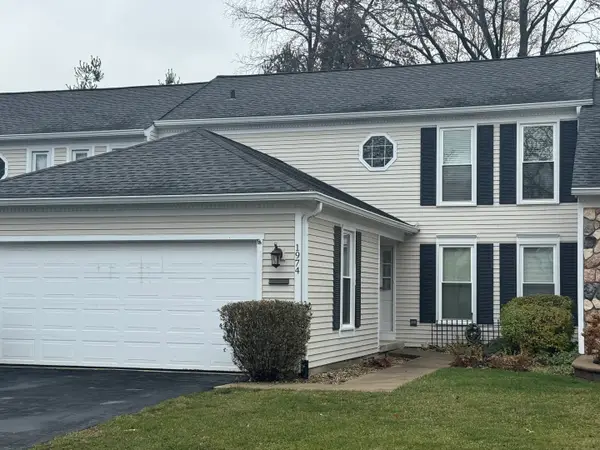 1974 Wexford Circle #123, Wheaton, IL 60189