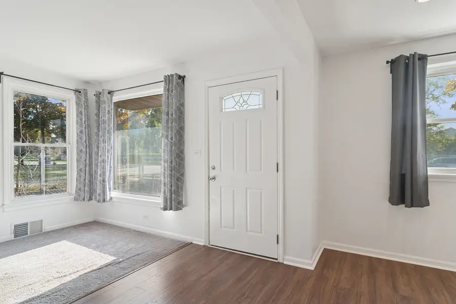 9930 Montrose Avenue, Schiller Park, IL 60176 - Image #3