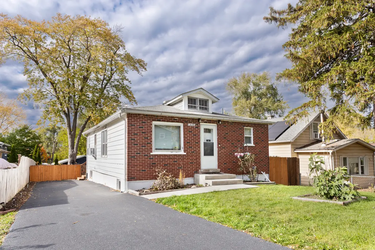 916 N Clarendon Drive, Round Lake Beach, IL 60073 - Image #1