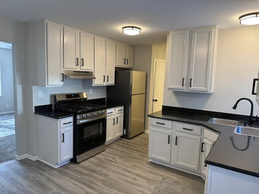 685 Old Indian Trail Road, Aurora, IL 60506 - Image #2