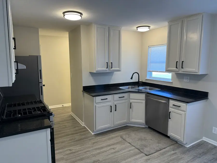 685 Old Indian Trail Road, Aurora, IL 60506 - Image #3