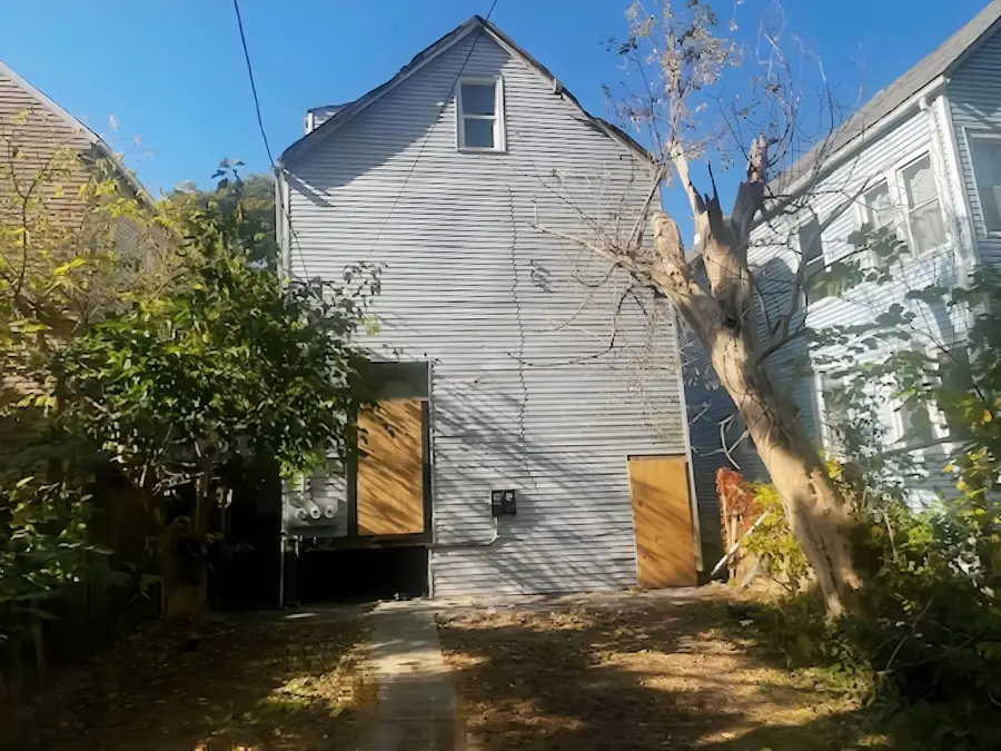 8419 S Muskegon Avenue, Chicago, IL 60617 - Image #2