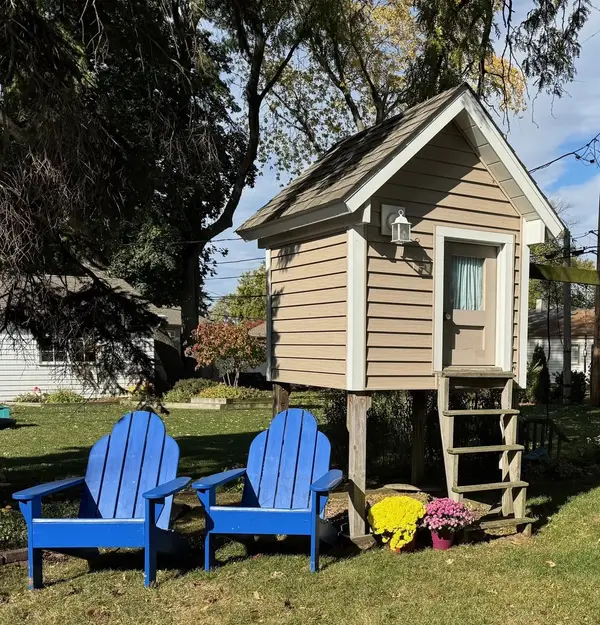 911 E Villa Drive, Des Plaines, IL 60016