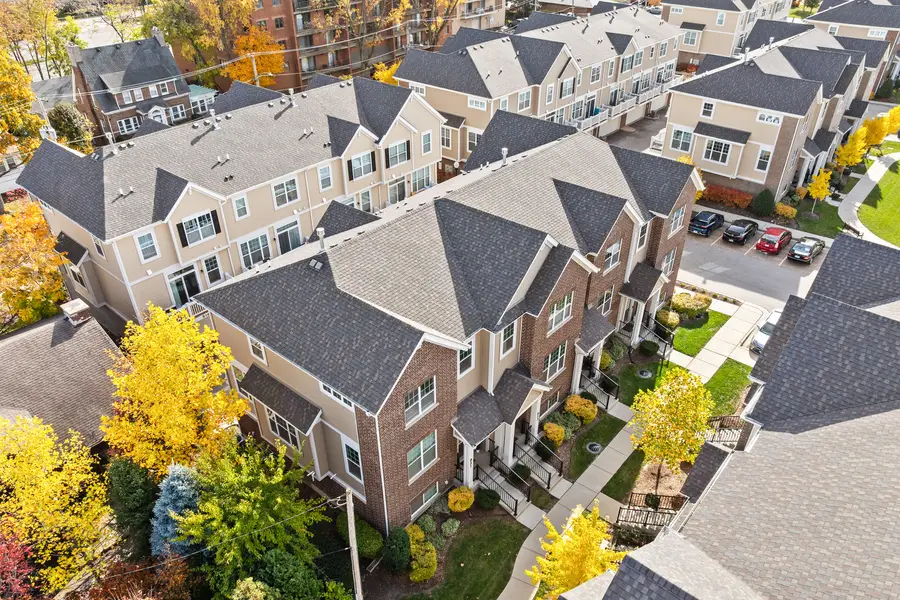 821 Lexington Circle E, Des Plaines, IL 60016 - Image #3