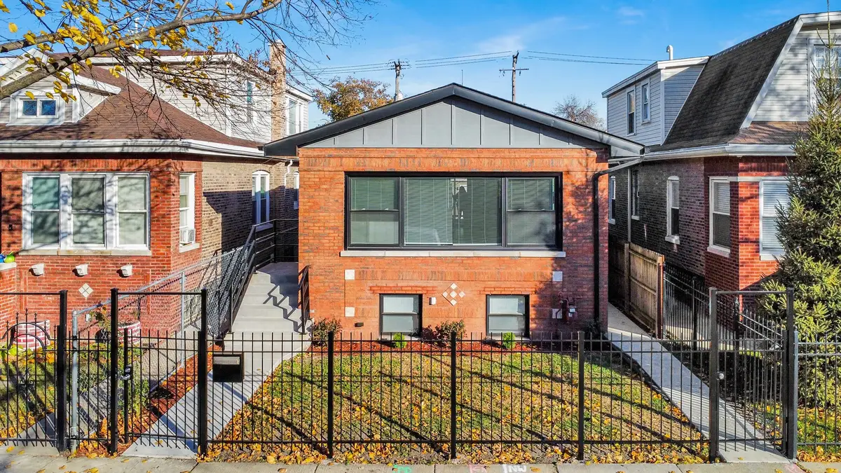 1047 N Saint Louis Avenue, Chicago, IL 60651 - Image #1