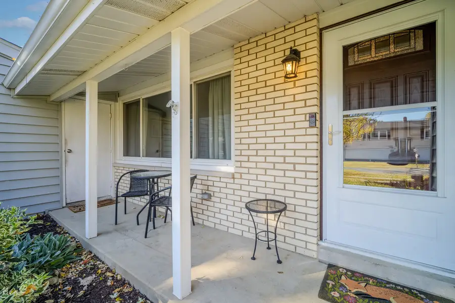 484 Chatham Circle, Buffalo Grove, IL 60089 - Image #2