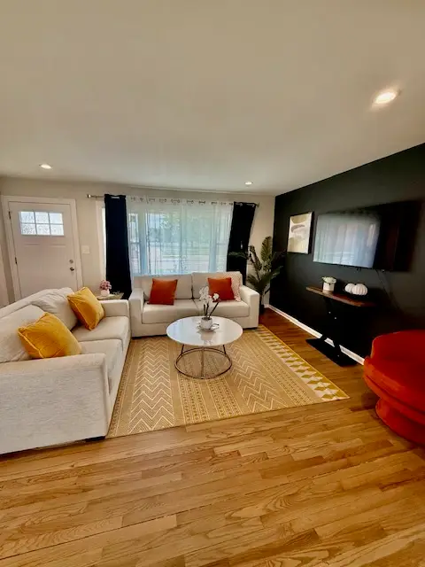 9128 Pembroke Lane, Bridgeview, IL 60455 - Image #3