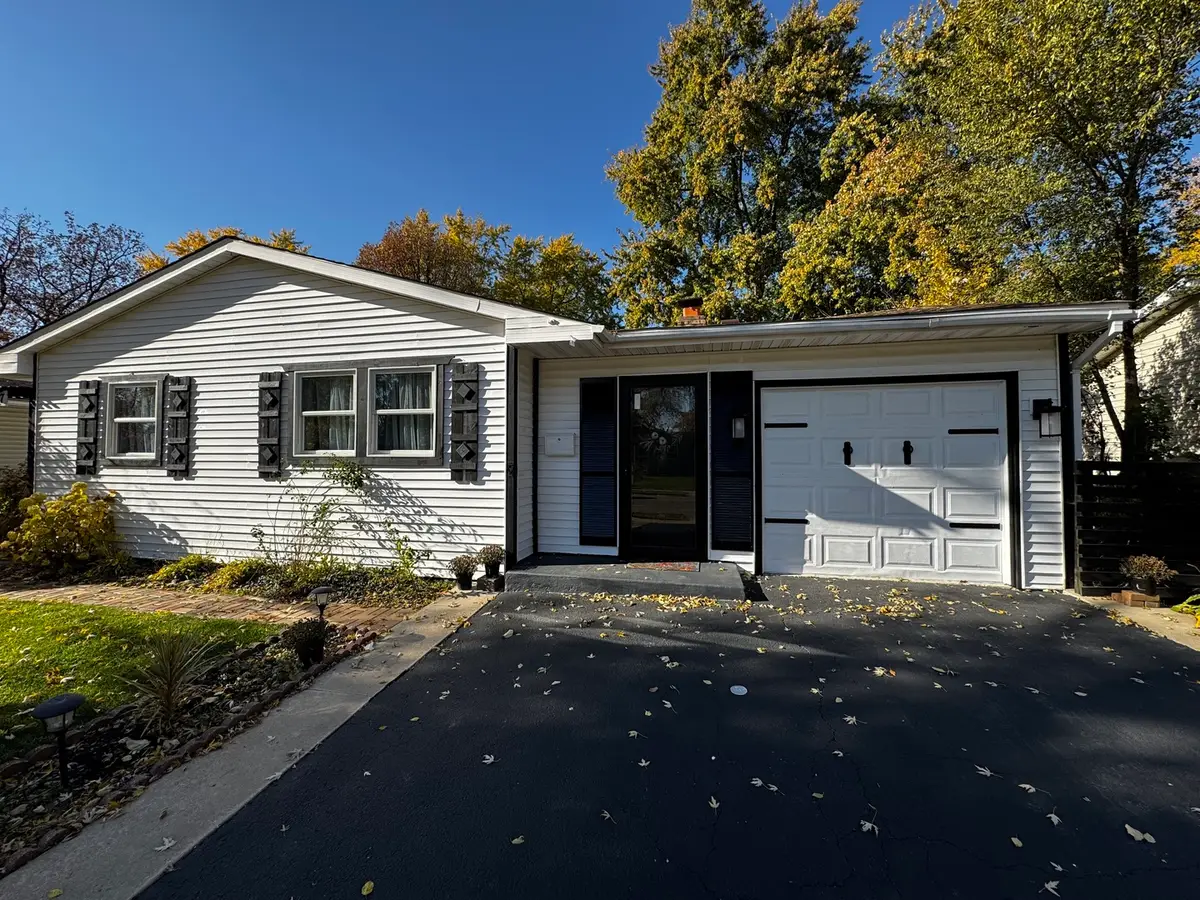 327 Tulsa Avenue, Carpentersville, IL 60110 - Image #1