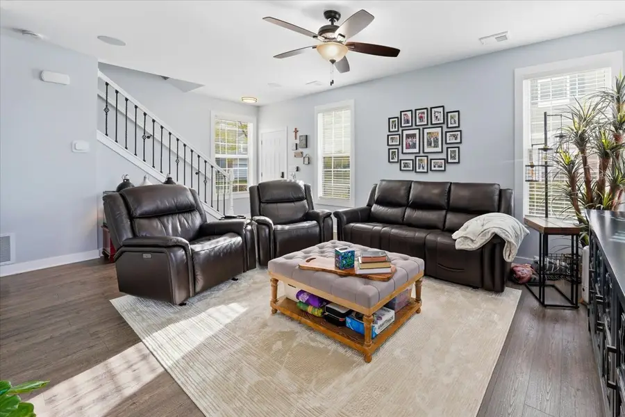 571 Springbrook Trail N, Oswego, IL 60543 - Image #3