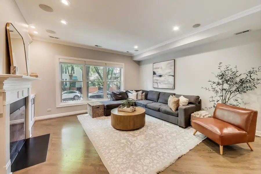 Address Withheld By Seller, Chicago, IL 60610 - Image #3