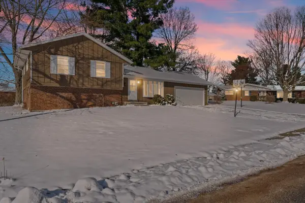 411 Weathering Drive, Mahomet, IL 61853