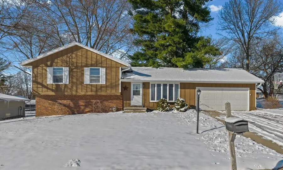 411 Weathering Drive, Mahomet, IL 61853 - Image #2