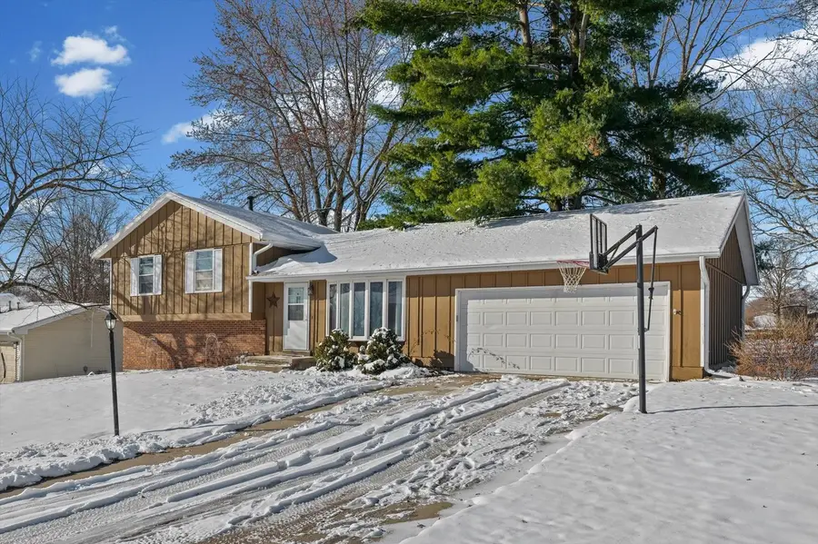 411 Weathering Drive, Mahomet, IL 61853 - Image #3