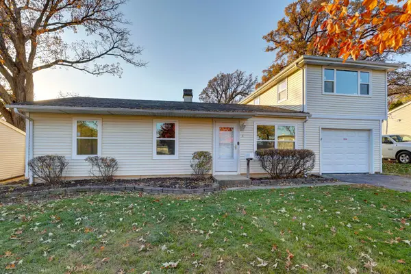 8 Timber Trail, Streamwood, IL 60107