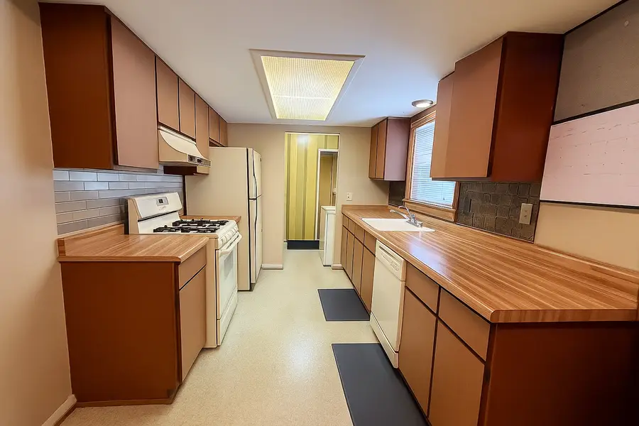 593 Bristol Lane, Elk Grove Village, IL 60007 - Image #3