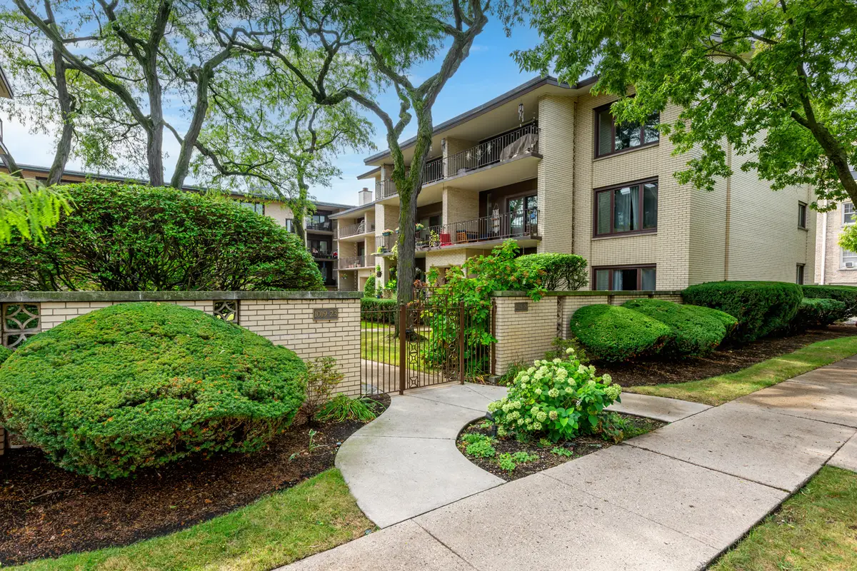 1029 Washington Boulevard #102, Oak Park, IL 60302 - Image #1
