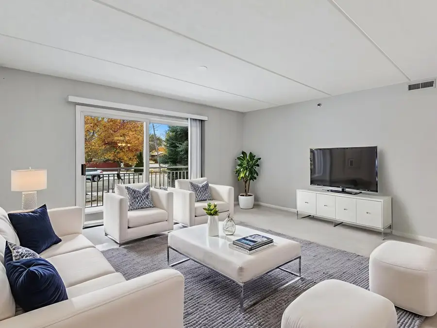 8650 N Shermer Road #102, Niles, IL 60714 - Image #3