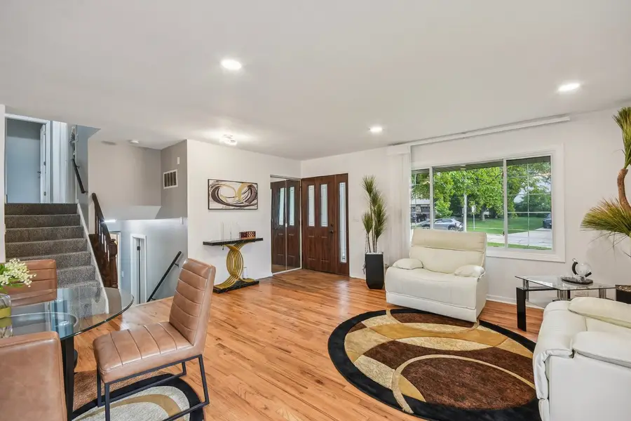 1860 Burr Ridge Drive, Hoffman Estates, IL 60192 - Image #3