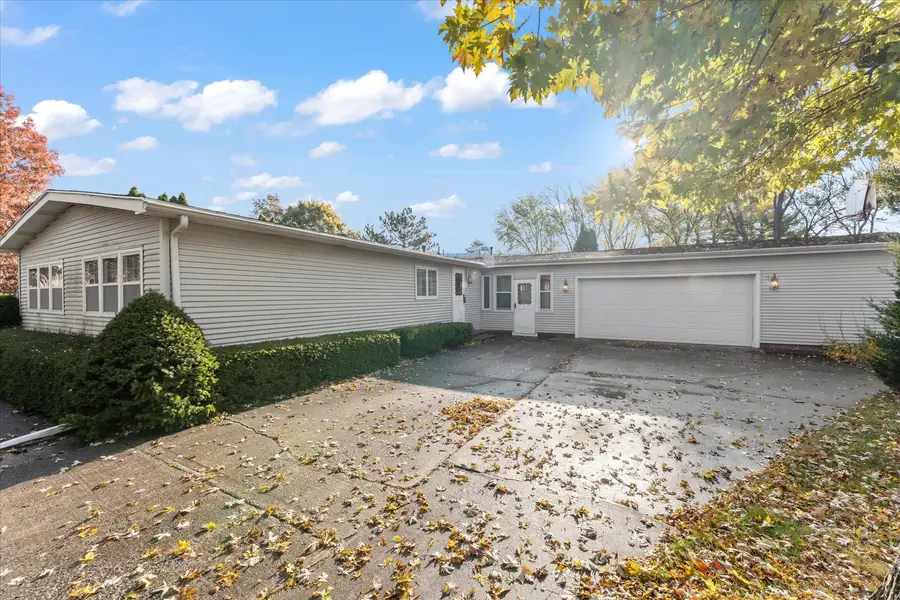 2213 Olen Drive, Mahomet, IL 61853 - Image #3