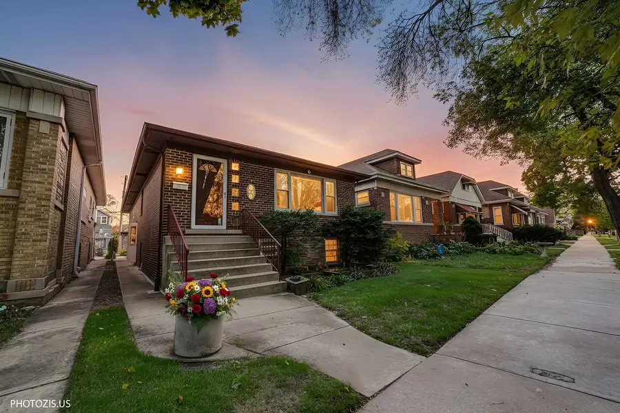 5119 N Tripp Avenue, Chicago, IL 60630 - Image #2