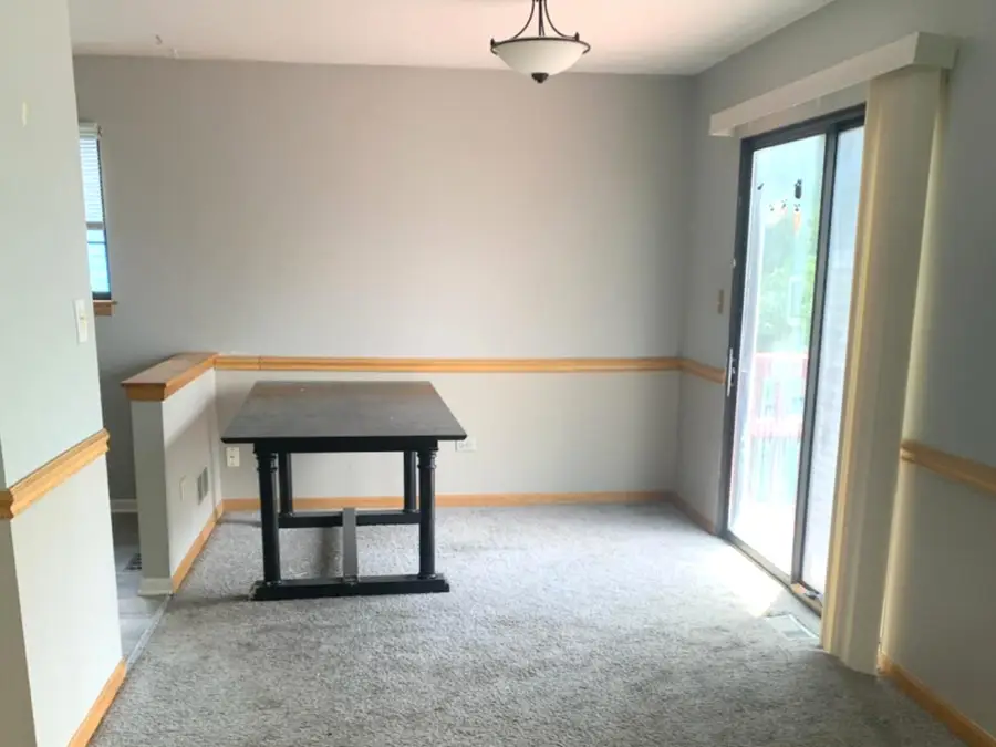 1073 Foxworth Boulevard, Lombard, IL 60148 - Image #2