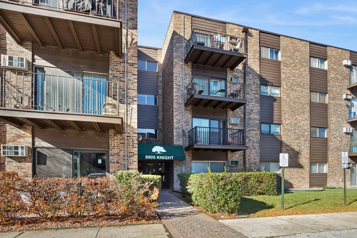 8905 Knight Avenue #211, Des Plaines, IL 60016 - Image #1