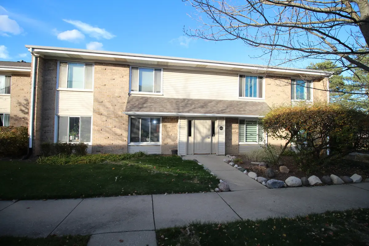 1700 Robin Lane #1D, Hoffman Estates, IL 60169 - Image #1