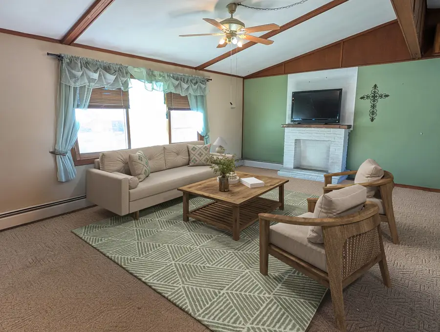 2042 Kenneth Drive, Freeport, IL 61032 - Image #2