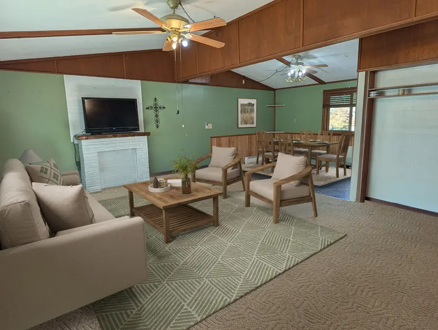 2042 Kenneth Drive, Freeport, IL 61032 - Image #3