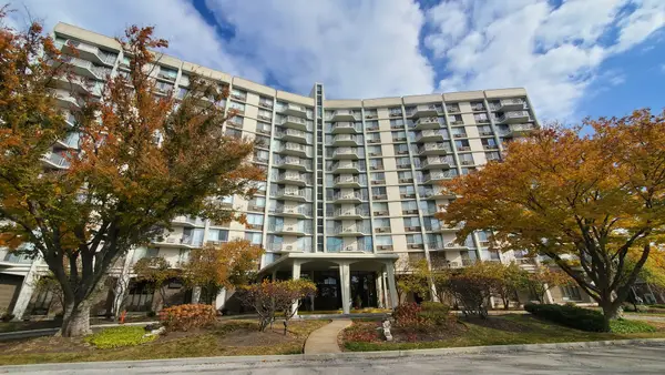 20 N Tower Road #6J, Oak Brook, IL 60523