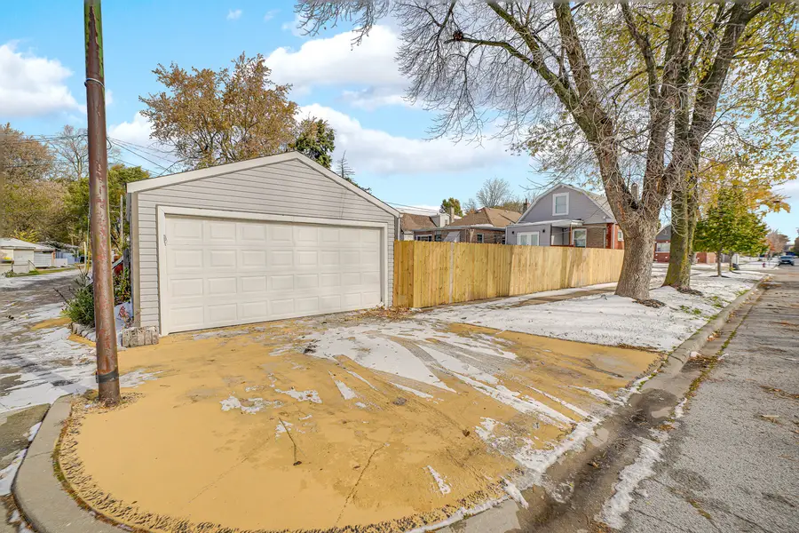 9356 S Manistee Avenue, Chicago, IL 60617 - Image #2