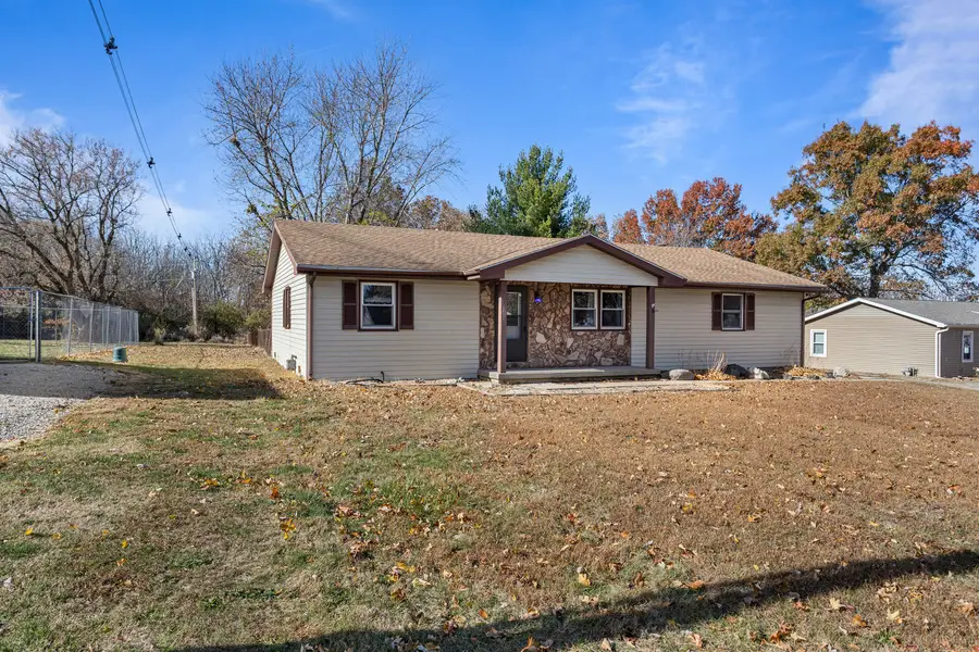 1201 Robin Road, Mahomet, IL 61853 - Image #2