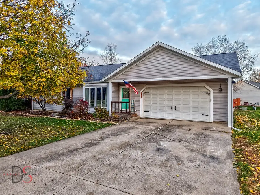 326 S Market Street, Seneca, IL 61360 - Image #2