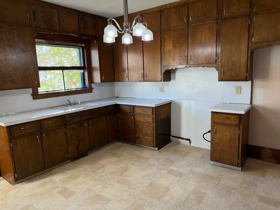 621 E Garden Street, Freeport, IL 61032 - Image #3